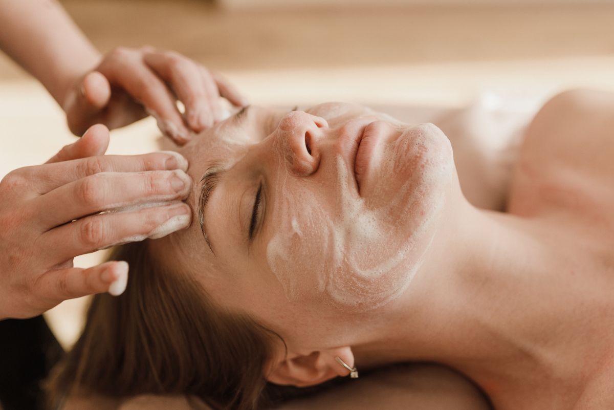 A calm cosmetic dermatology consultation